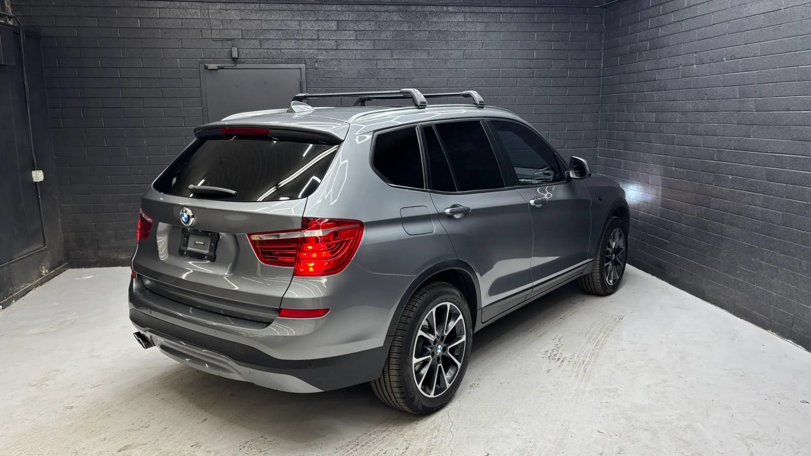 Used 2017 BMW X3 xDrive28i AWD/4WD image 3