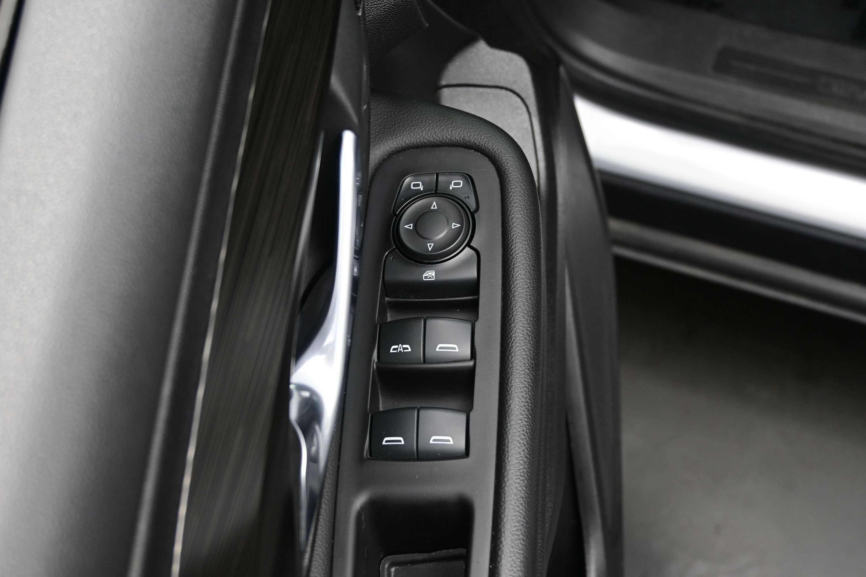 Used 2024 GMC Terrain SLE AWD/4WD image 10
