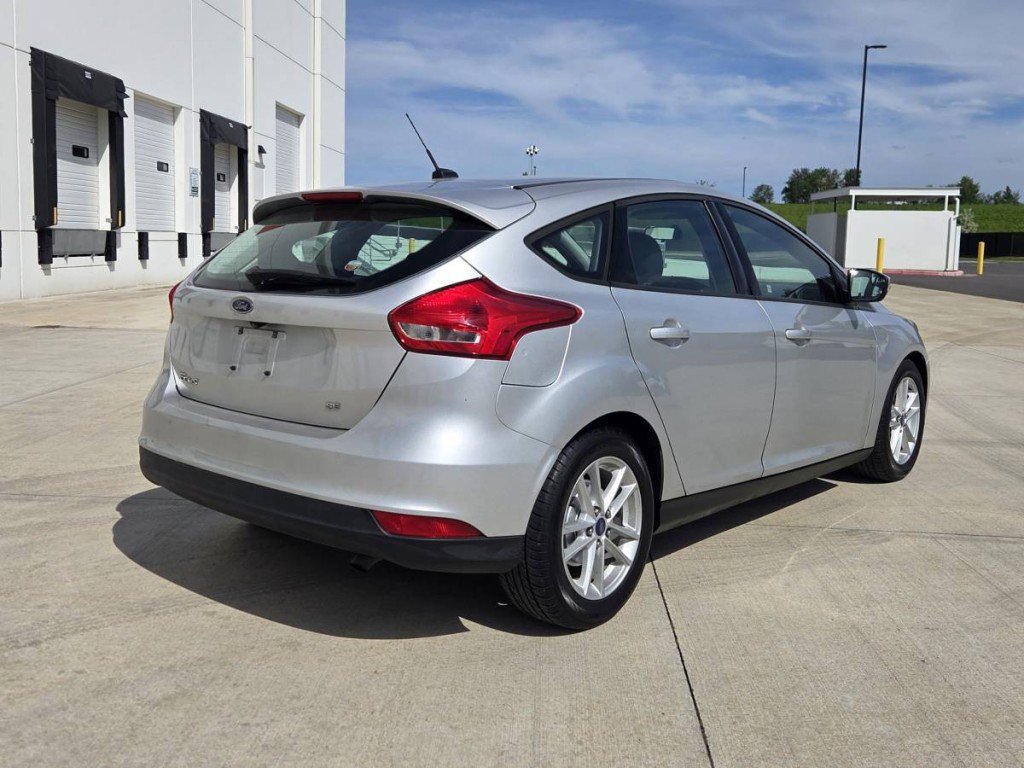 Used 2015 Ford Focus SE w/ SE Cold Weather Package FWD image 5
