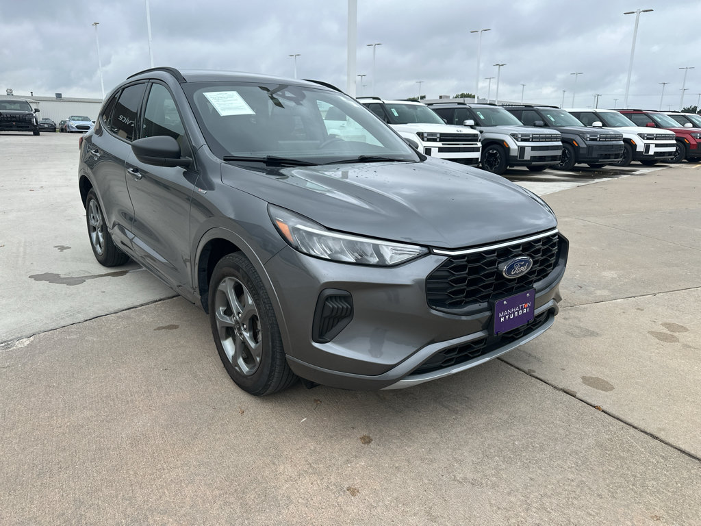 Used 2023 Ford Escape ST-Line w/ Tech Pack #1 AWD/4WD image 8