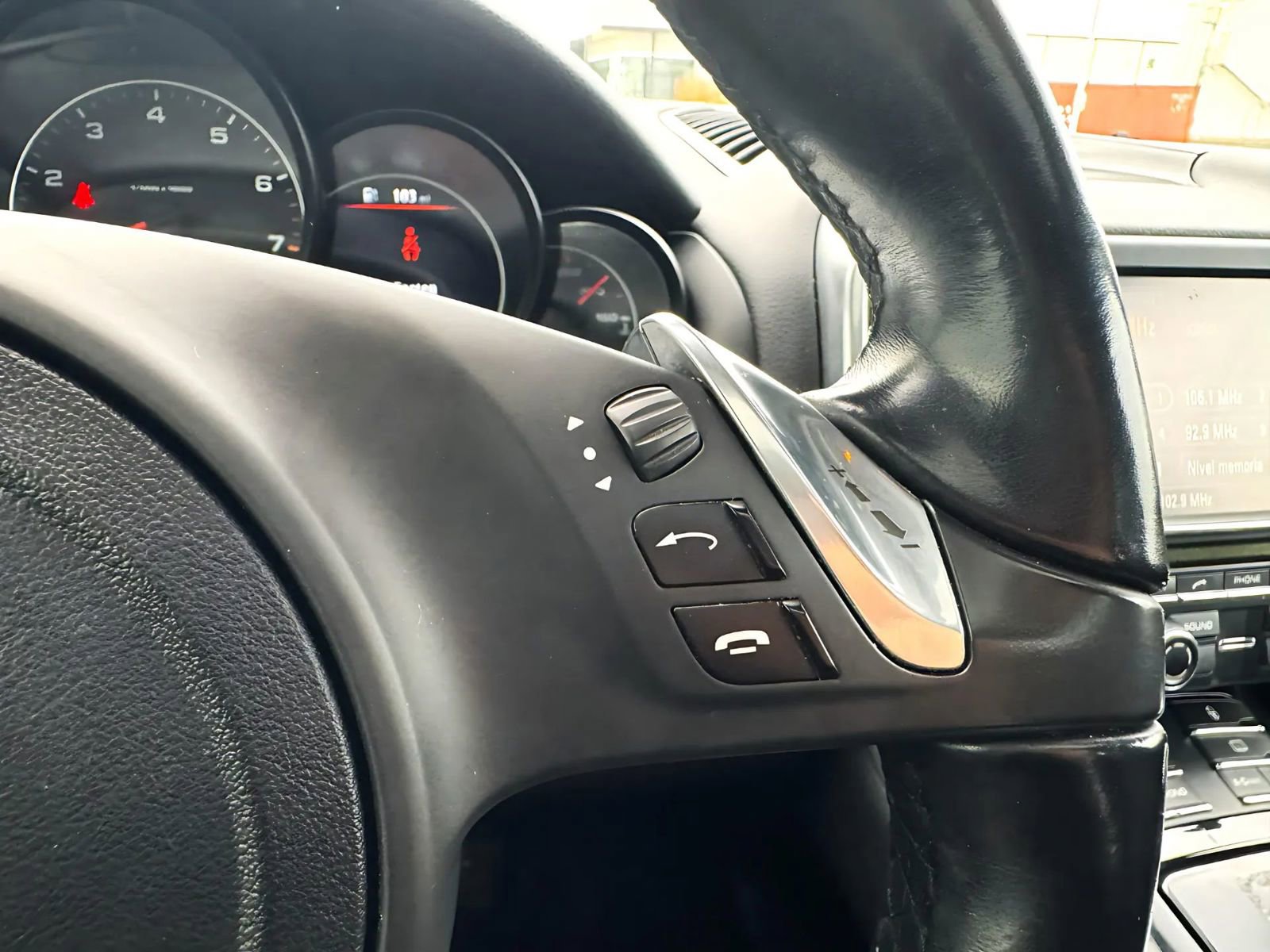 Used 2013 Porsche Cayenne image 23