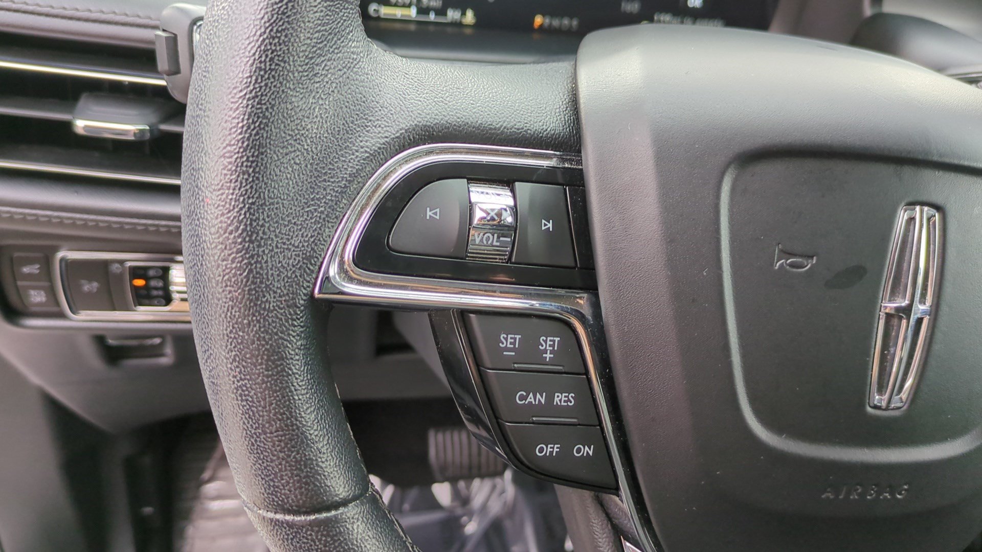 Used 2023 Lincoln Nautilus FWD w/ Premium Package image 17