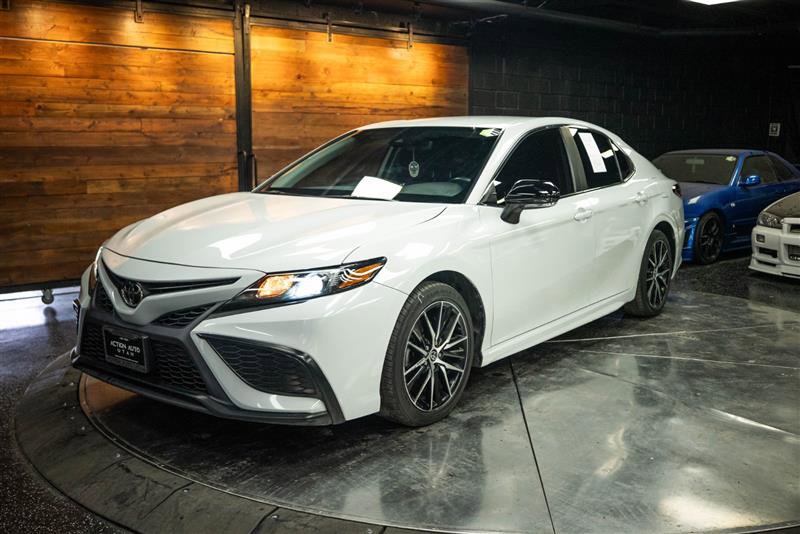 Used 2023 Toyota Camry SE FWD image 2