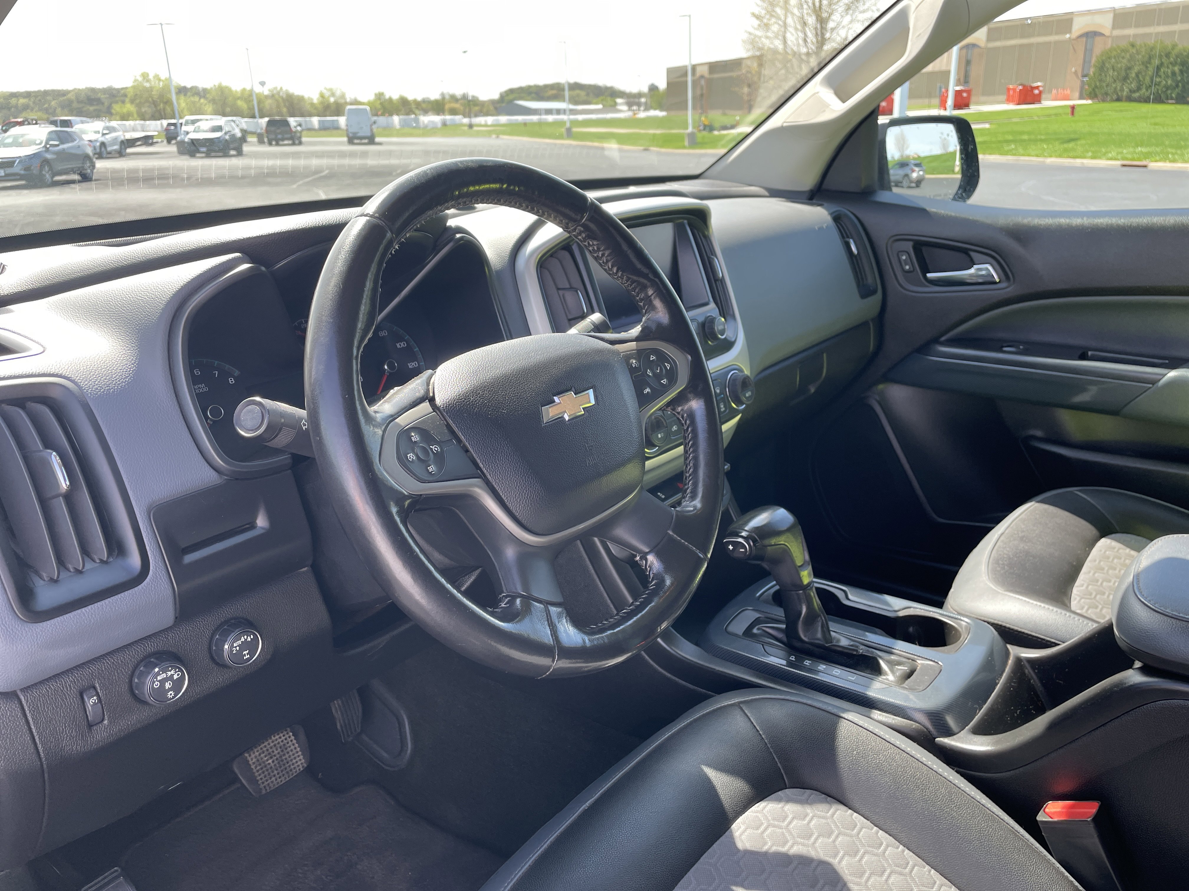 Used 2017 Chevrolet Colorado Z71 AWD/4WD image 9