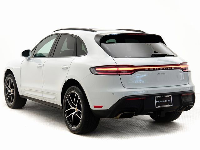 Certified 2025 Porsche Macan AWD/4WD image 3