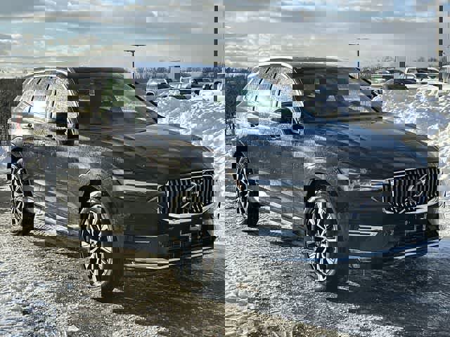 Used 2023 Volvo XC60 B5 Plus w/ Climate Package image 21