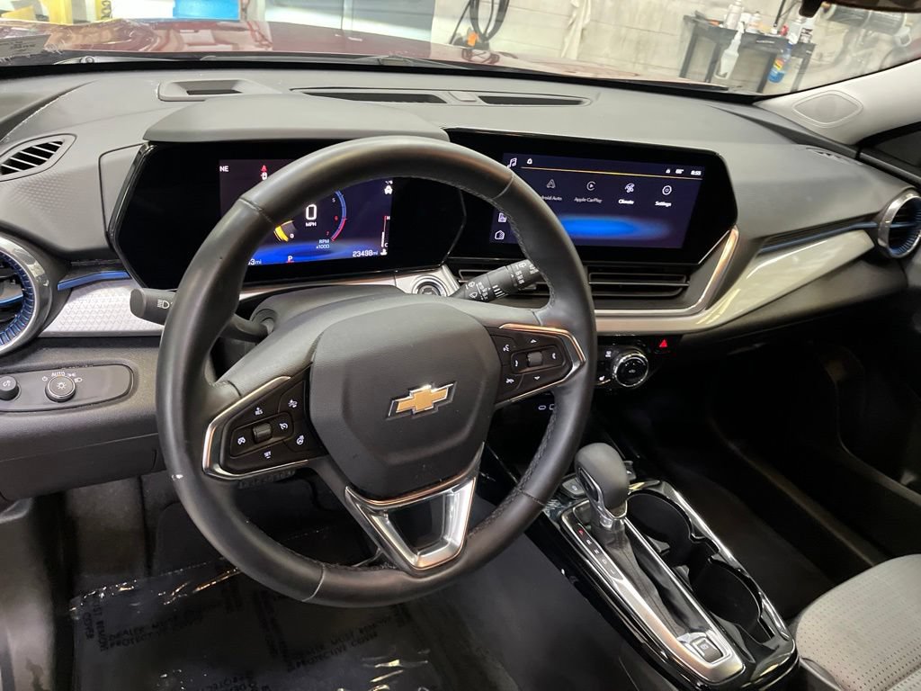 Used 2025 Chevrolet Trax LT w/ LT Convenience Package FWD image 15