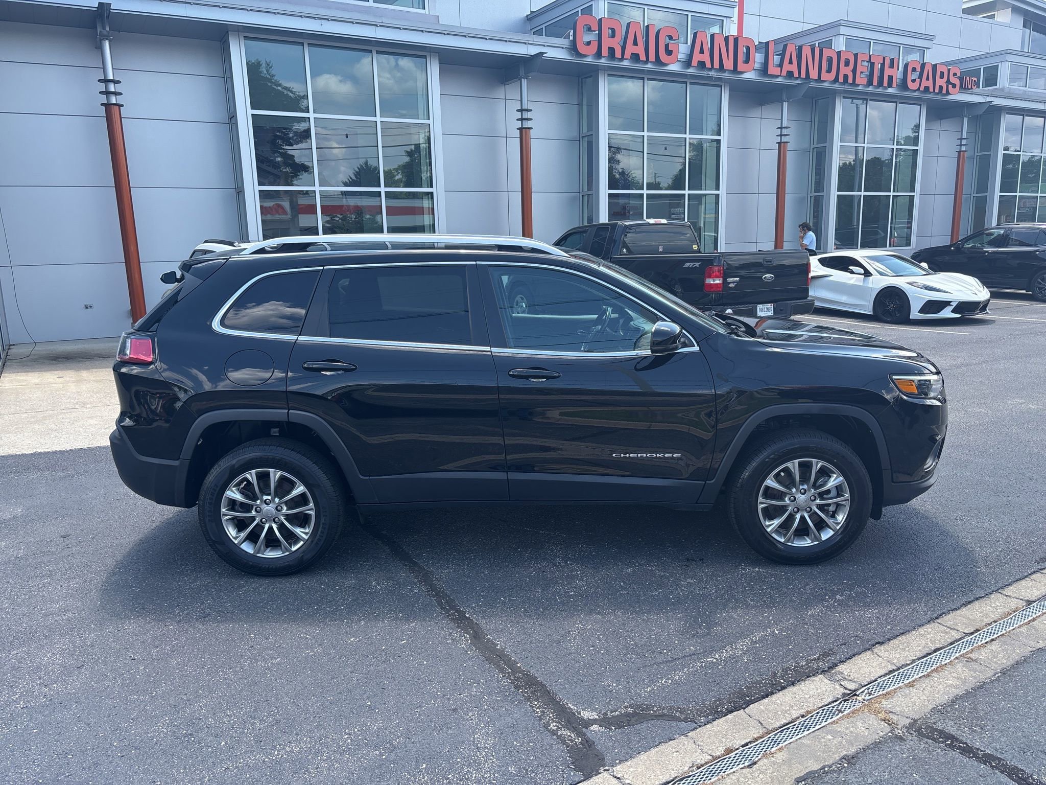 Used 2021 Jeep Cherokee Latitude Lux w/ Comfort/Convenience Group image 1