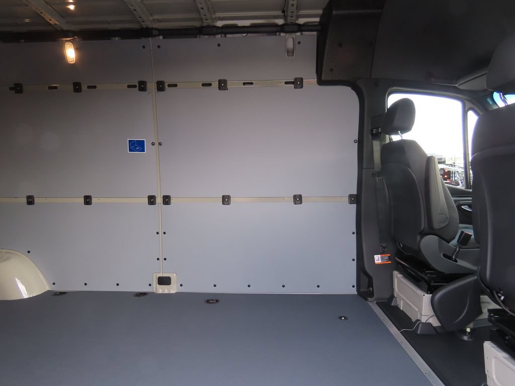 Used 2025 Mercedes-Benz Sprinter 2500 image 27