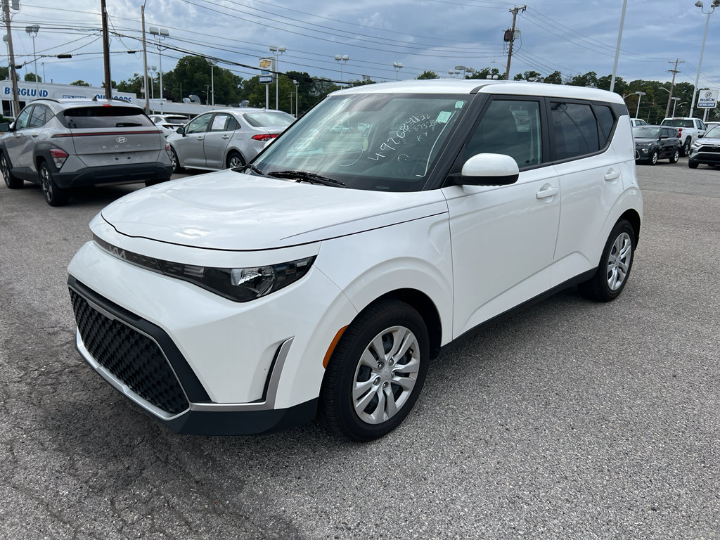 Used 2023 Kia Soul LX FWD image 1