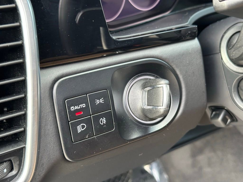 Certified 2023 Porsche Cayenne image 16