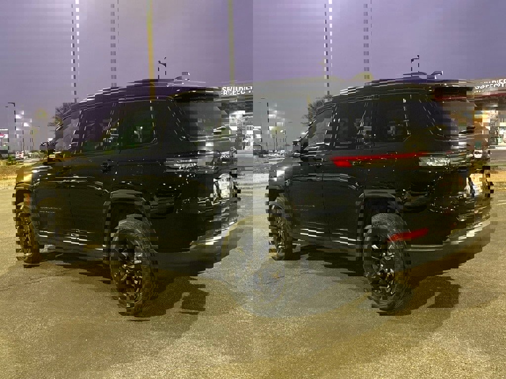 Used 2024 Jeep Grand Cherokee L Altitude image 7