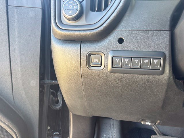 Used 2021 Chevrolet Silverado 2500 Custom w/ Custom Value Package AWD/4WD image 26