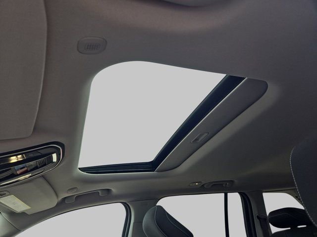 Used 2024 Jeep Grand Cherokee Laredo X image 29