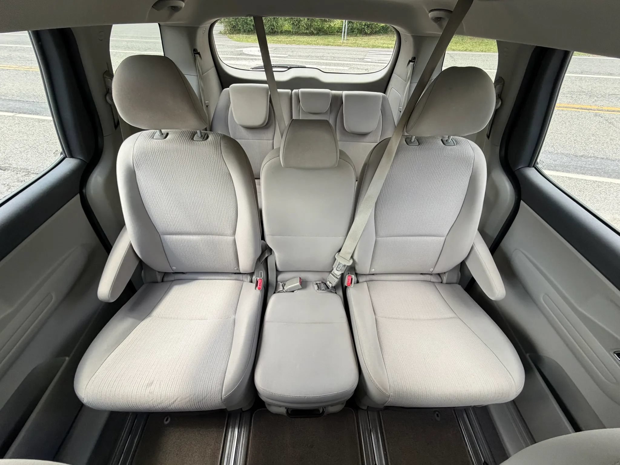 Used 2019 Kia Sedona LX FWD image 17