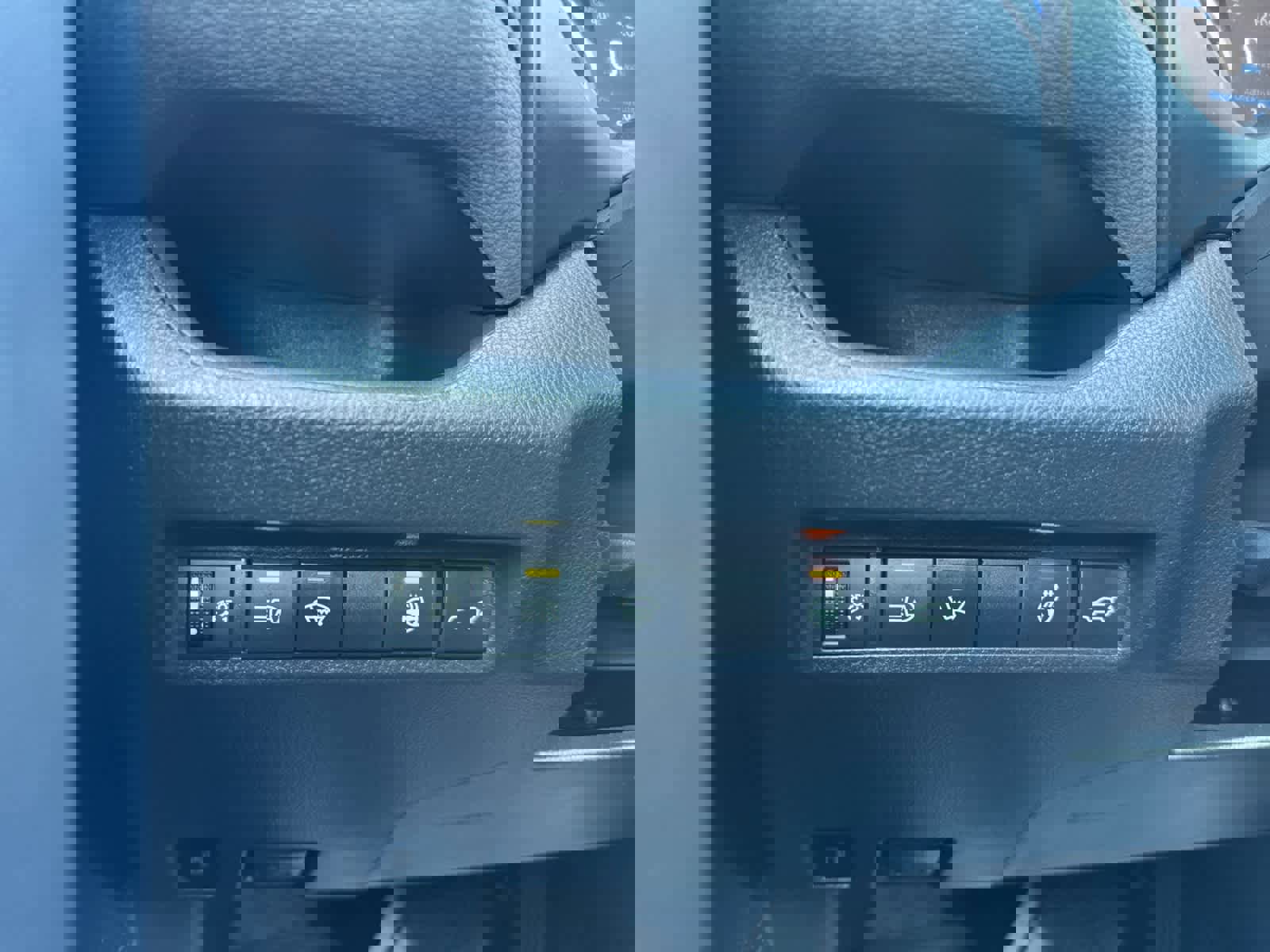 Used 2022 Toyota RAV4 SE image 22