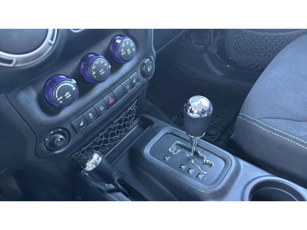 Used 2018 Jeep Wrangler Sahara w/ Connectivity Group image 18