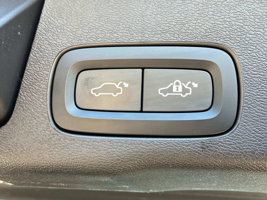 Used 2023 Volvo XC60 T8 Plus AWD/4WD image 20