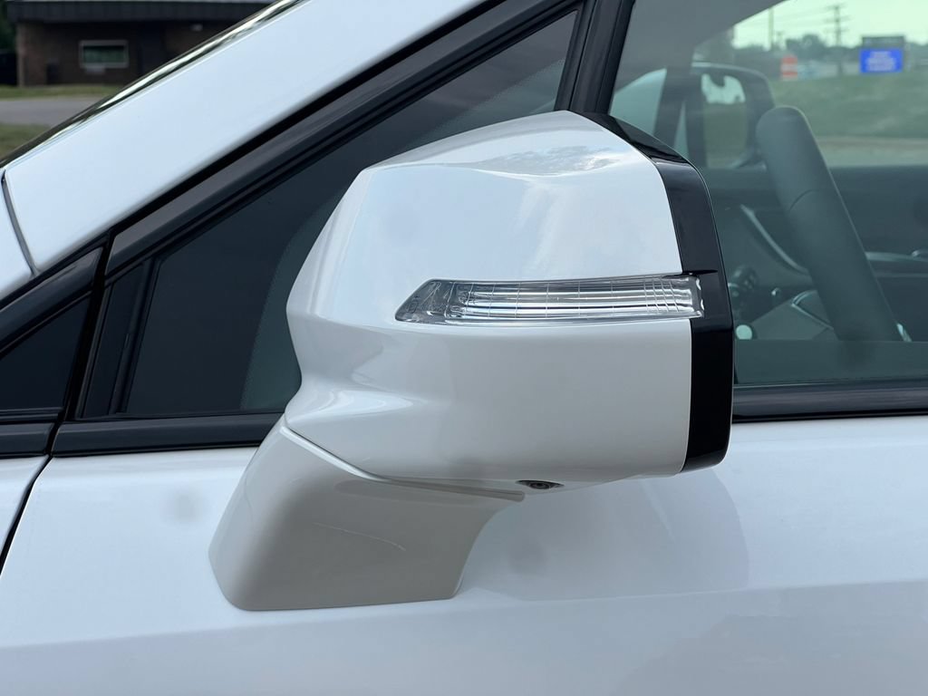 New 2026 Cadillac XT5 Sportv w/ LPO, Floor Liner Package AWD/4WD image 40