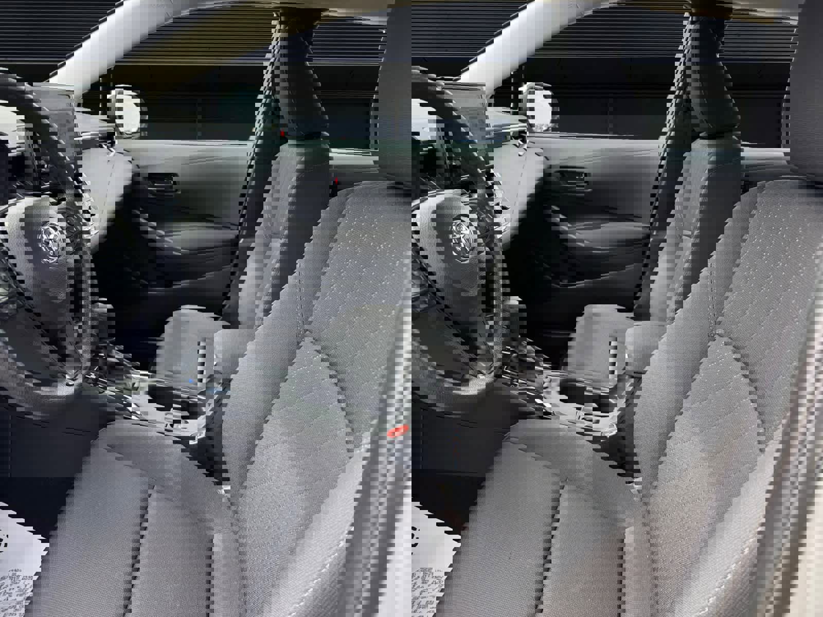 Used 2025 Toyota Corolla LE image 2