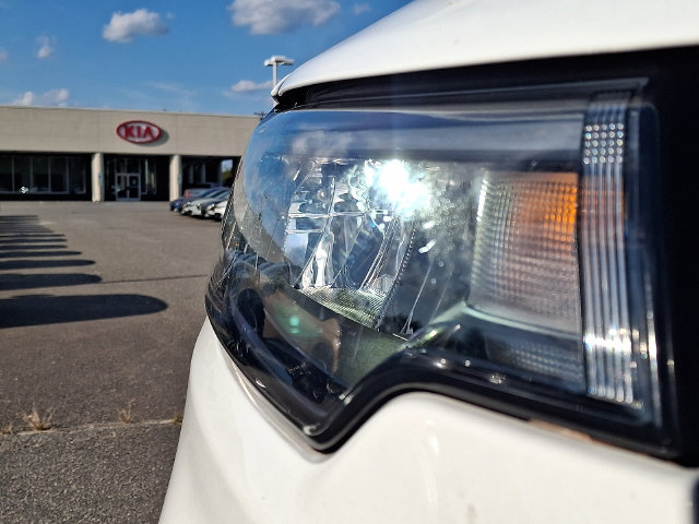 Used 2023 Jeep Compass Latitude w/ Convenience Group AWD/4WD image 9