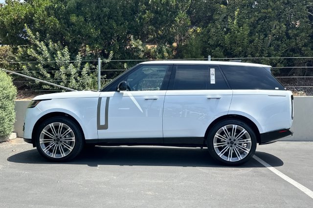 New 2026 Land Rover Range Rover SE AWD/4WD image 2