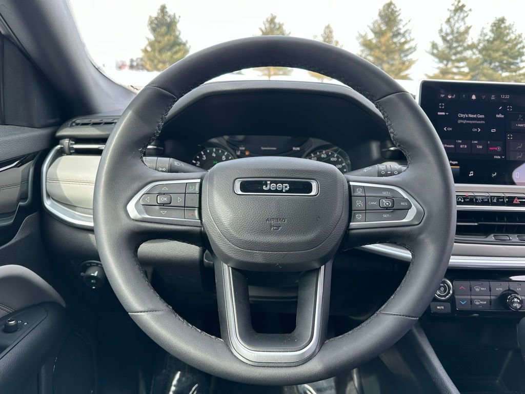 Used 2025 Jeep Compass Limited image 26