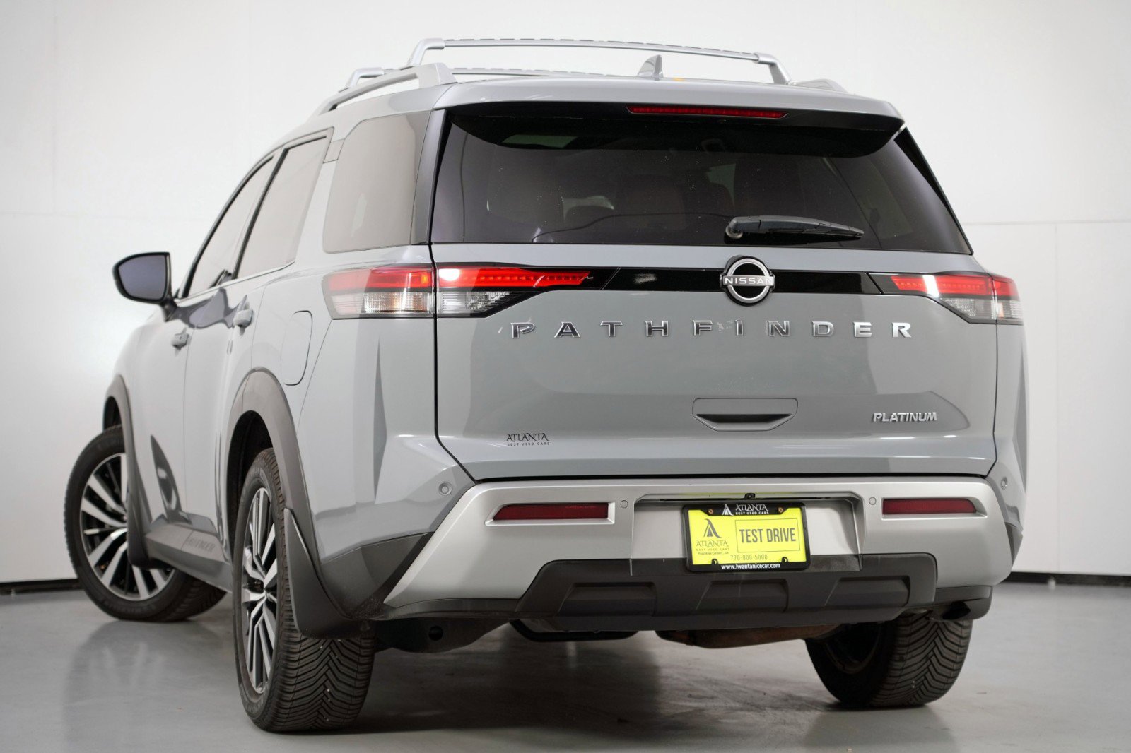 Used 2023 Nissan Pathfinder Platinum image 4