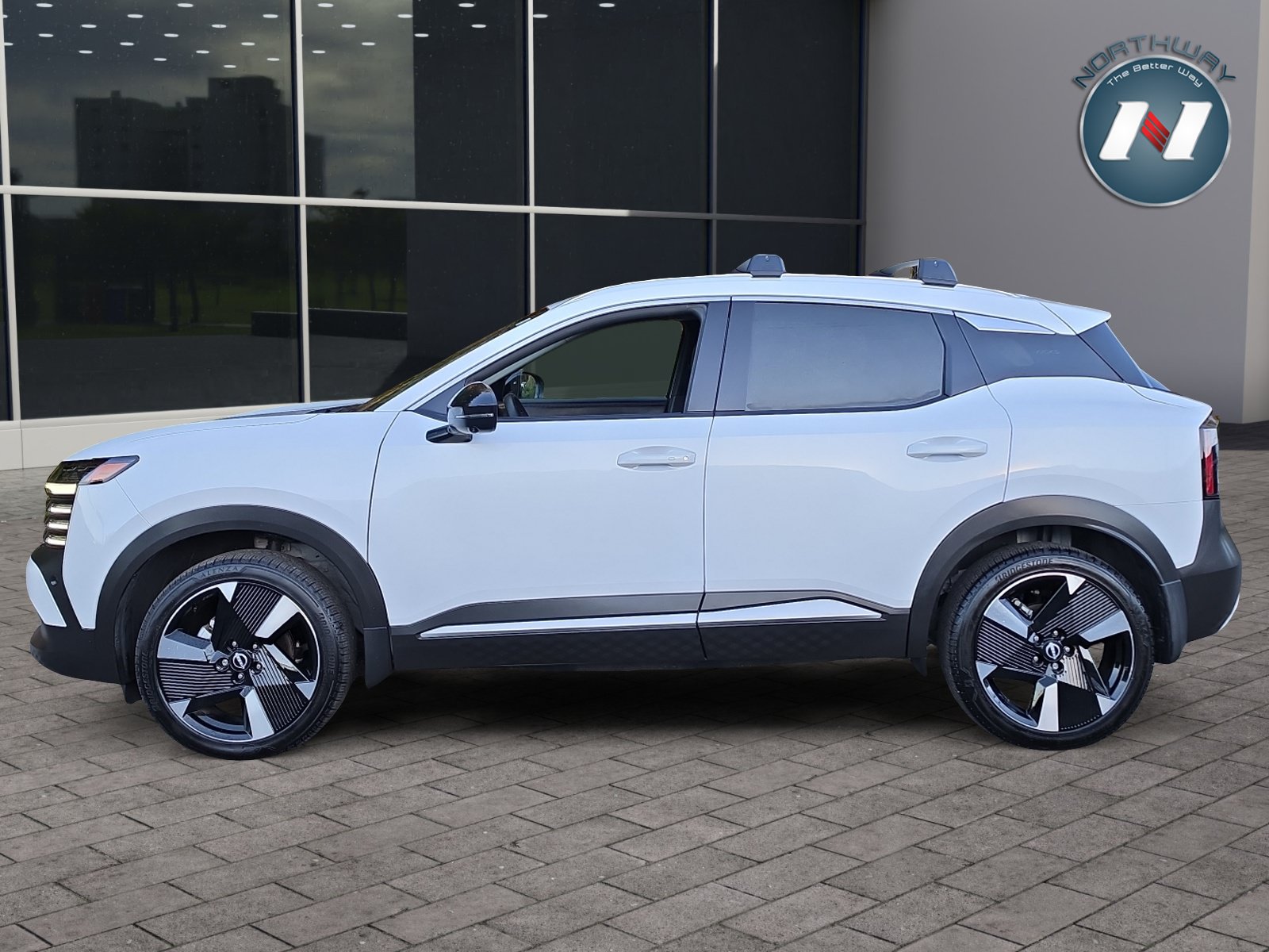 Used 2026 Nissan Kicks SR w/ Cold Weather Package AWD/4WD image 2