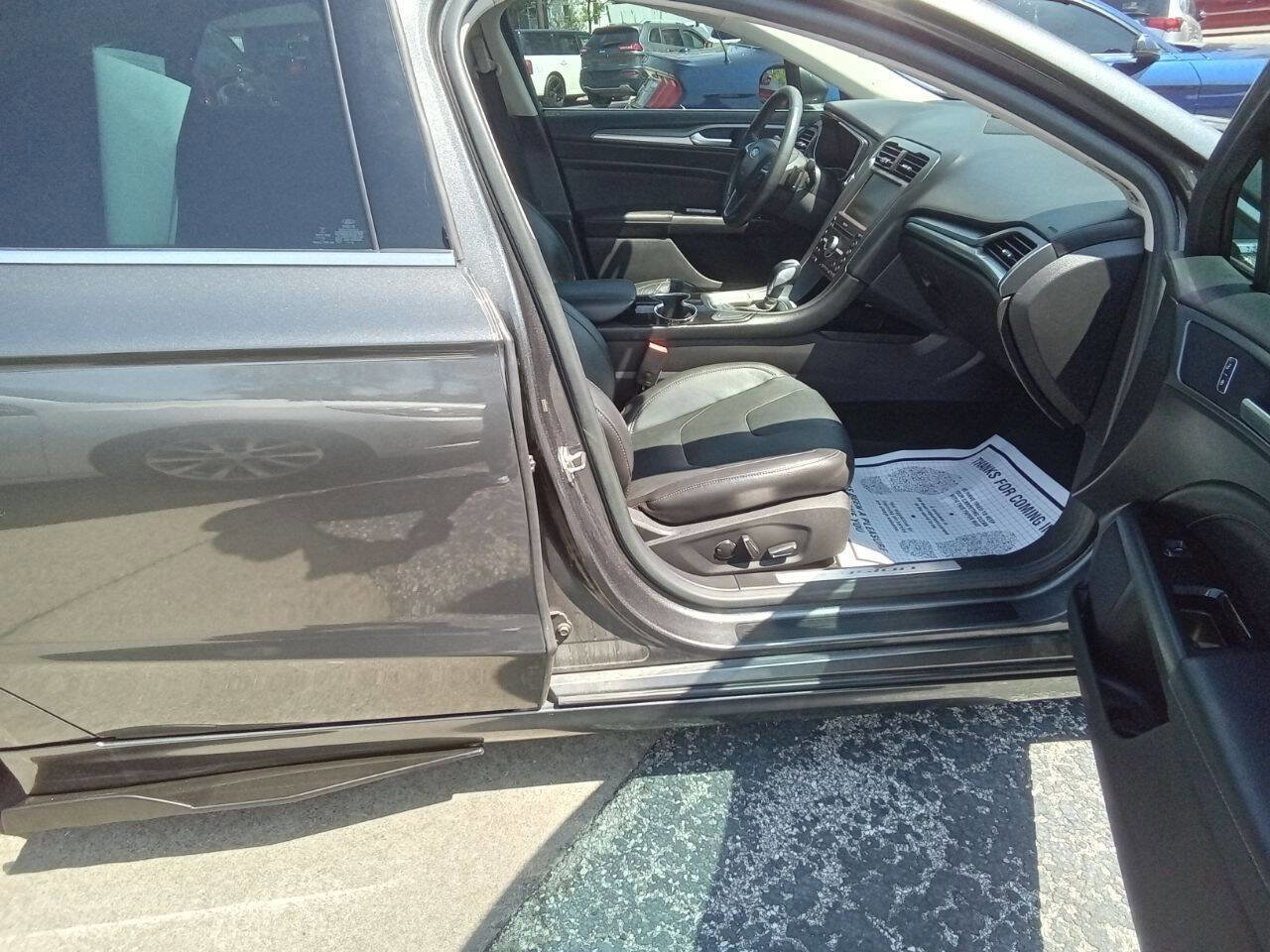 Used 2016 Ford Fusion Titanium image 3