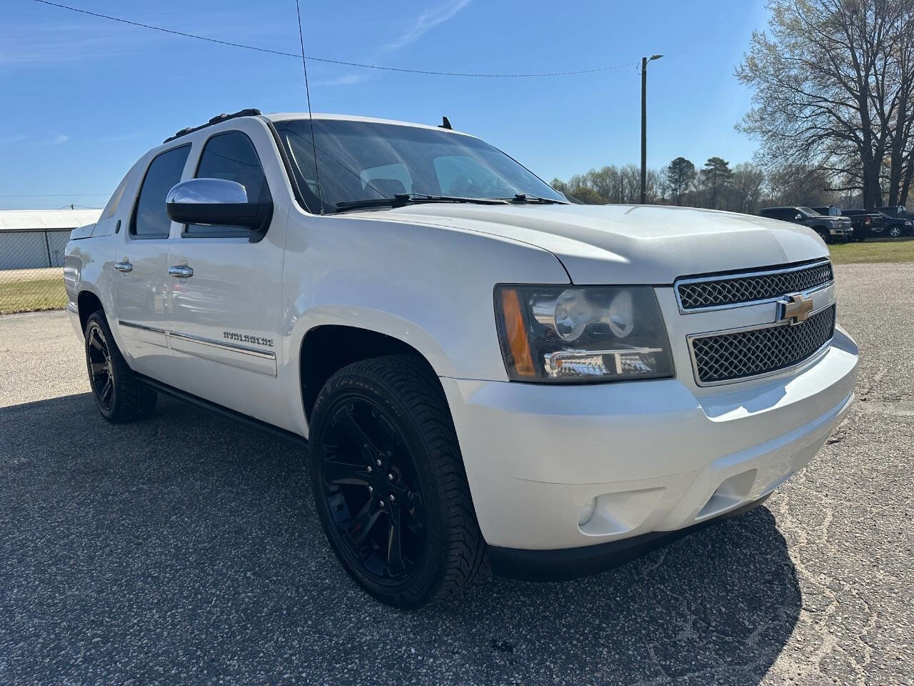 Used 2013 Chevrolet Avalanche LTZ RWD image 12