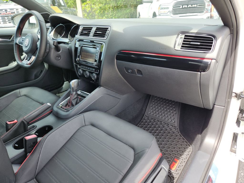 Used 2015 Volkswagen Jetta GLI SE image 11