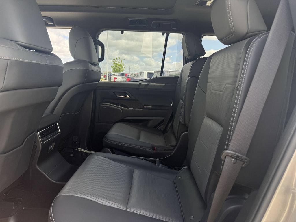 Used 2024 Lexus GX 550 w/ Accessory Package (2T) AWD/4WD image 30
