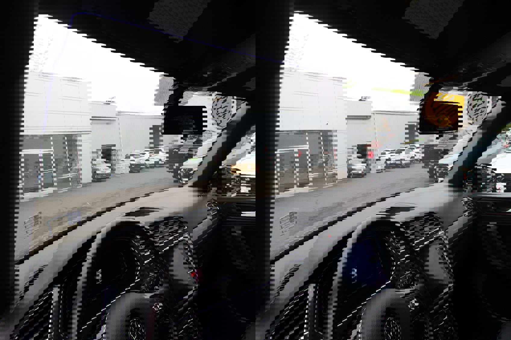 Used 2019 Volkswagen Tiguan SEL Premium R-Line image 11