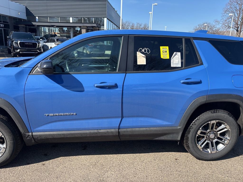 Used 2025 GMC Terrain Elevation image 3