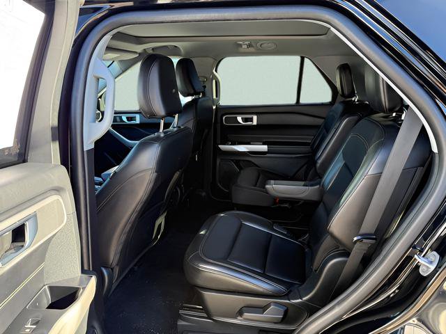 Used 2022 Ford Explorer XLT w/ Equipment Group 202A AWD/4WD image 5