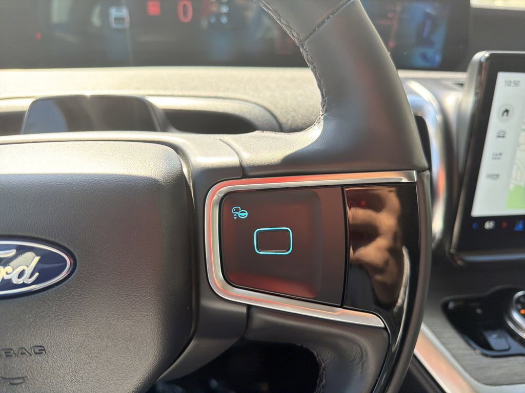 Used 2025 Ford Expedition Platinum image 29