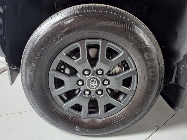 Certified 2025 Toyota 4Runner SR5 AWD/4WD image 10