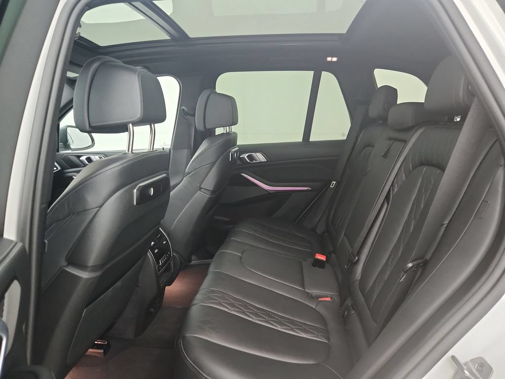 Used 2025 BMW X5 xDrive50e AWD/4WD image 32