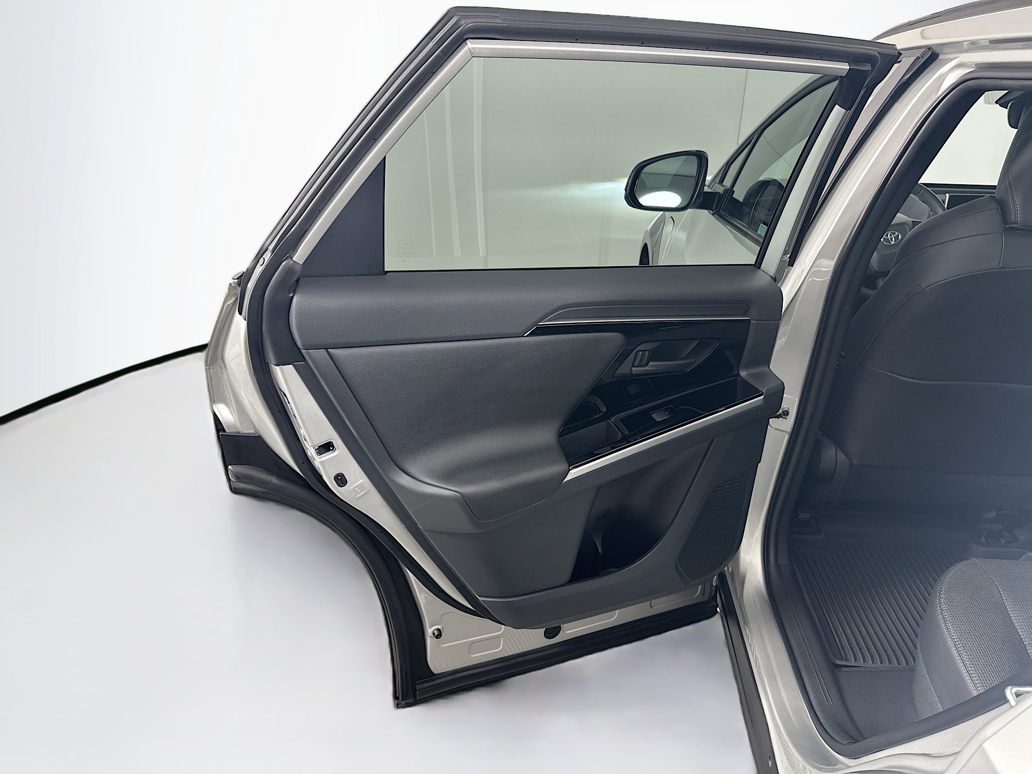 Used 2023 Toyota bZ4X XLE w/ Weather Package FWD image 26