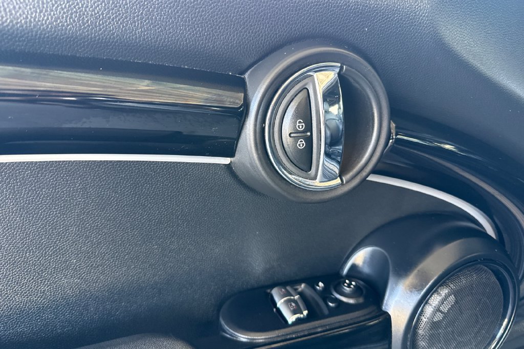 Used 2023 MINI Cooper SE FWD image 10
