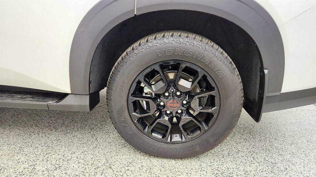 Used 2025 Nissan Armada PRO-4X w/ Pro-4X Premium Package AWD/4WD image 9