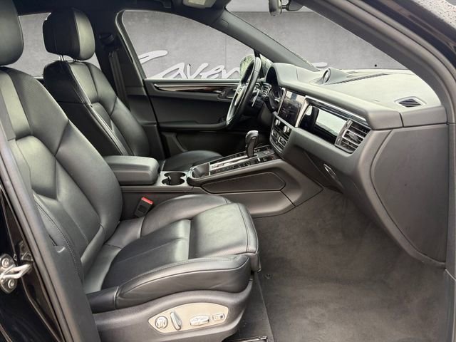 Used 2024 Porsche Macan AWD/4WD image 24