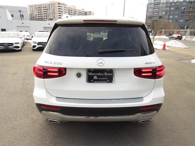 Used 2025 Mercedes-Benz GLB 250 4MATIC image 3