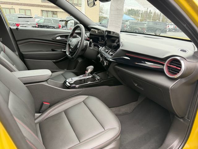 Used 2025 Chevrolet Trax RS w/ Driver Confidence Package image 36