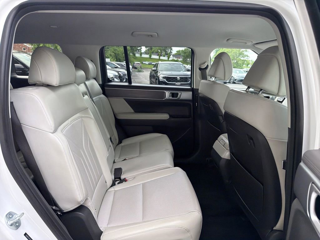Used 2025 Hyundai Santa Fe SEL FWD image 48