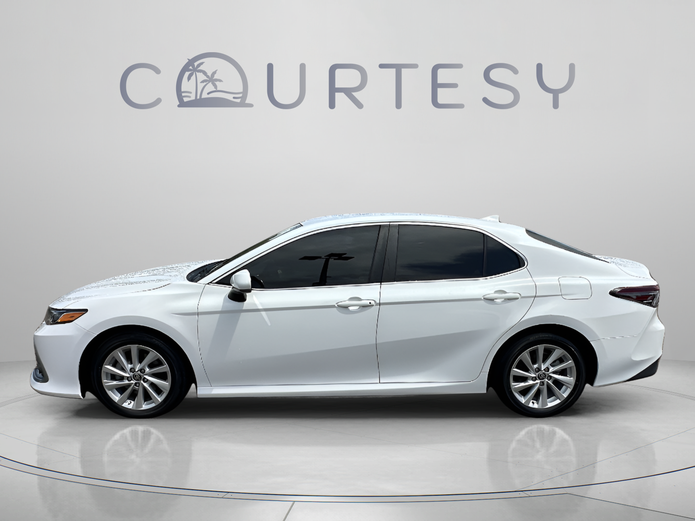 Used 2023 Toyota Camry LE FWD image 2