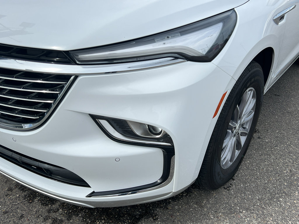 Used 2024 Buick Enclave Essence AWD/4WD image 9
