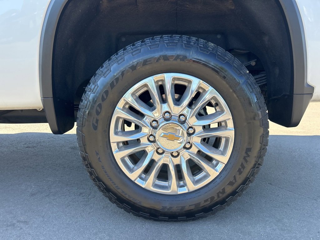 Used 2022 Chevrolet Silverado 3500 High Country w/ Z71 Off-Road Package image 3