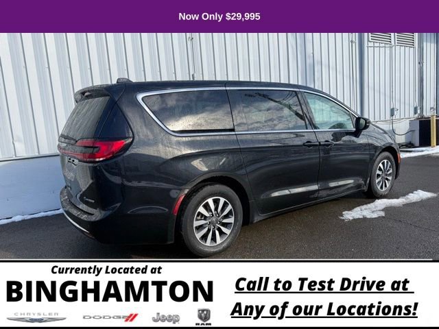 Used 2023 Chrysler Pacifica Touring-L image 7